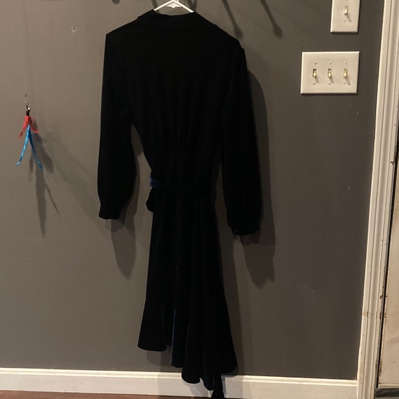 Chicwish beautiful classy sexy wrap blue velvet  long sleeved dress EUC - Picture 4 of 7